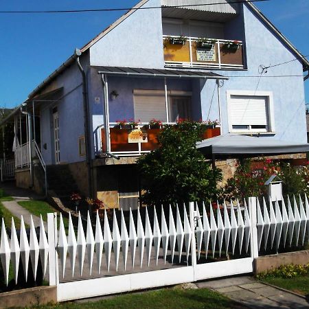 Szabo Apartmanhaz 잘라카로쉬 외부 사진