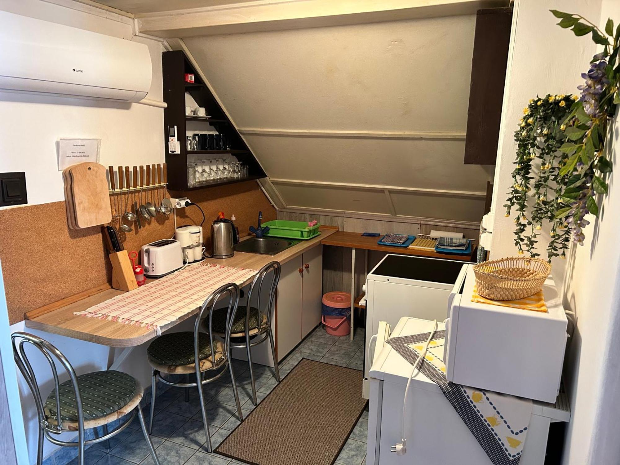 Szabo Apartmanhaz 잘라카로쉬 외부 사진