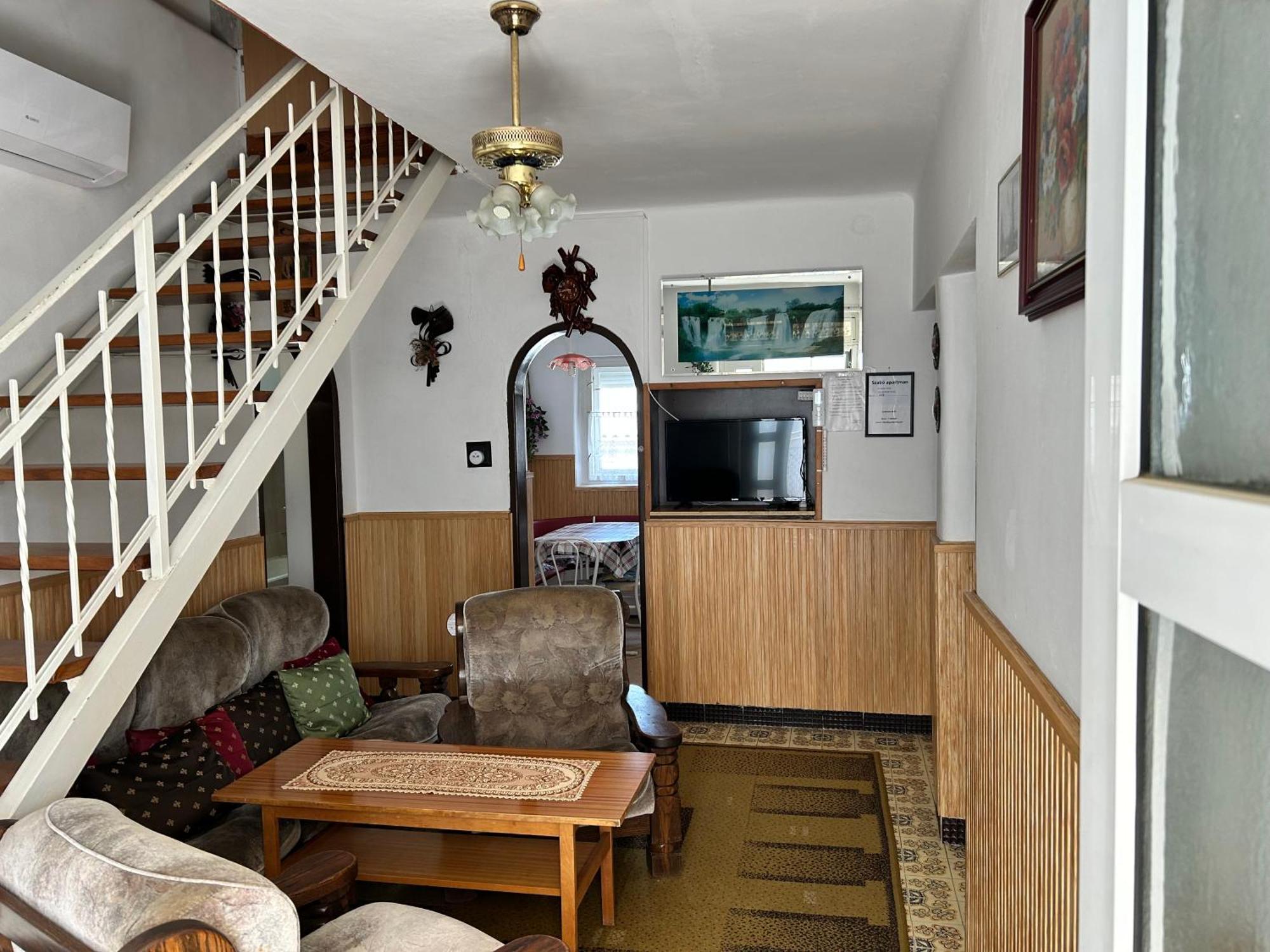 Szabo Apartmanhaz 잘라카로쉬 외부 사진