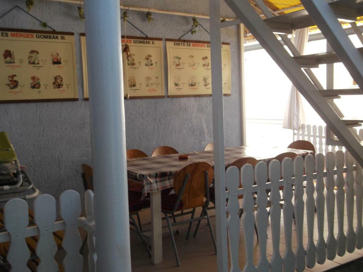 Szabo Apartmanhaz 잘라카로쉬 외부 사진