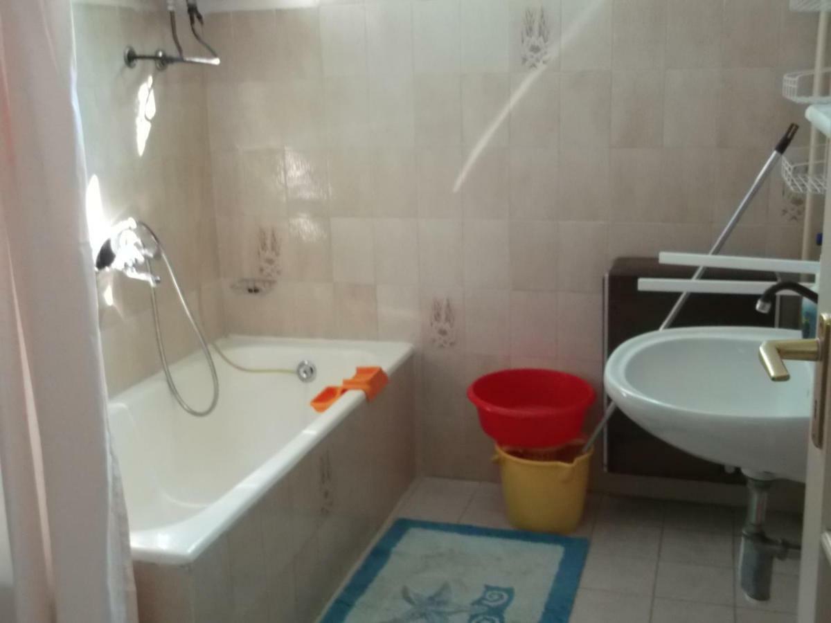 Szabo Apartmanhaz 잘라카로쉬 외부 사진