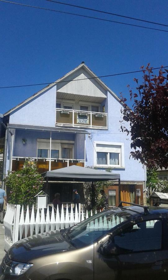 Szabo Apartmanhaz 잘라카로쉬 외부 사진